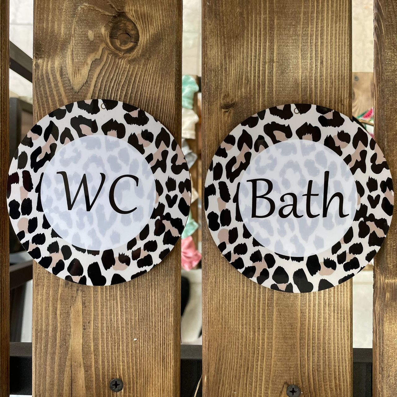 آویز تزیینی سرویس بهداشتی و حمام طرح پلنگی مجموعه دو عددی