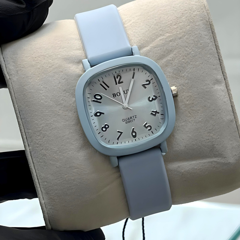 ساعت مچی عقربه ای بولون مدل بند پیو ضد آلرژی شیشه تراش 4