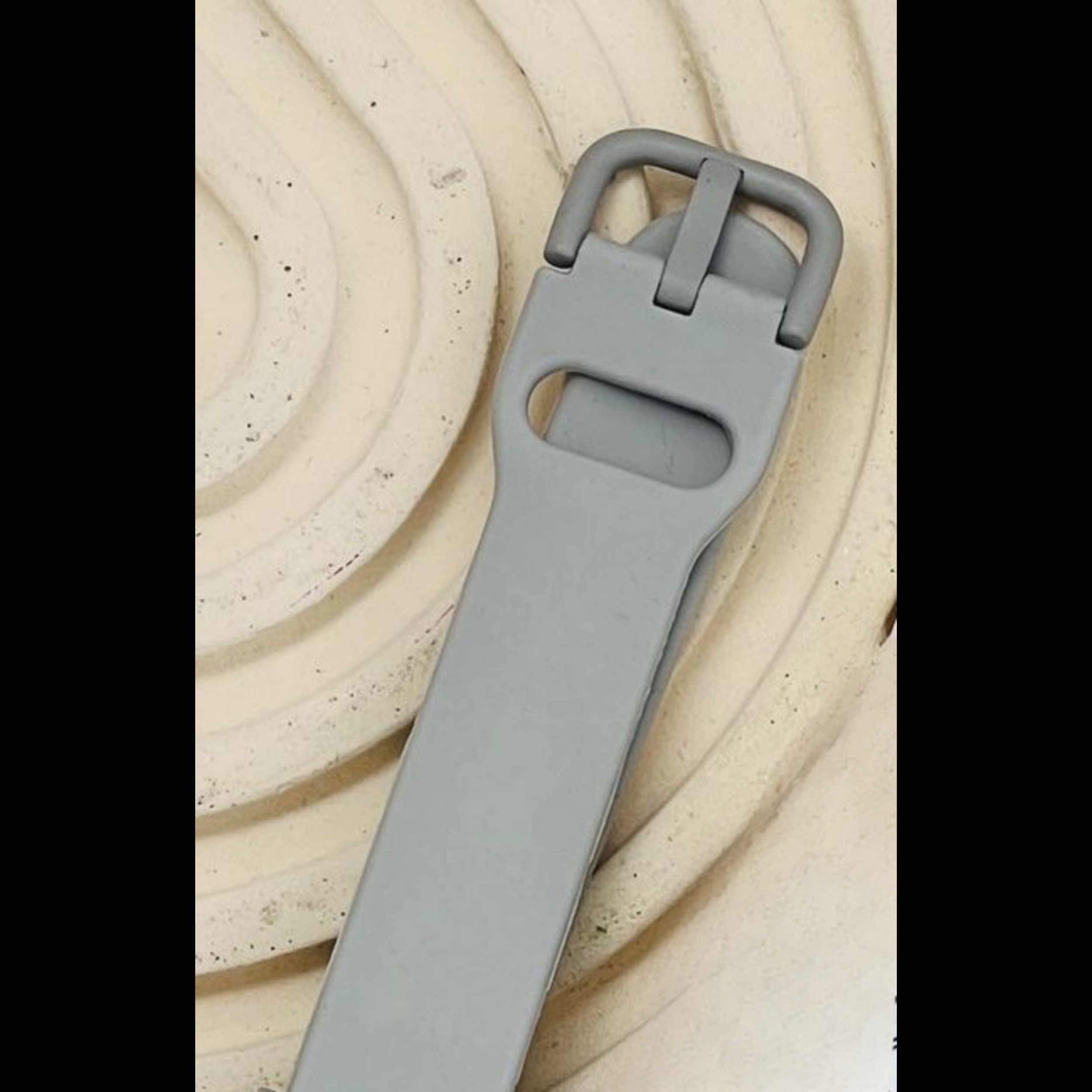 ساعت مچی عقربه ای بولون مدل بند پیو ضد حساسیت 